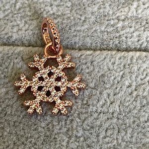 📍SOLD📍Rose Gold Plated Snowflake Charm